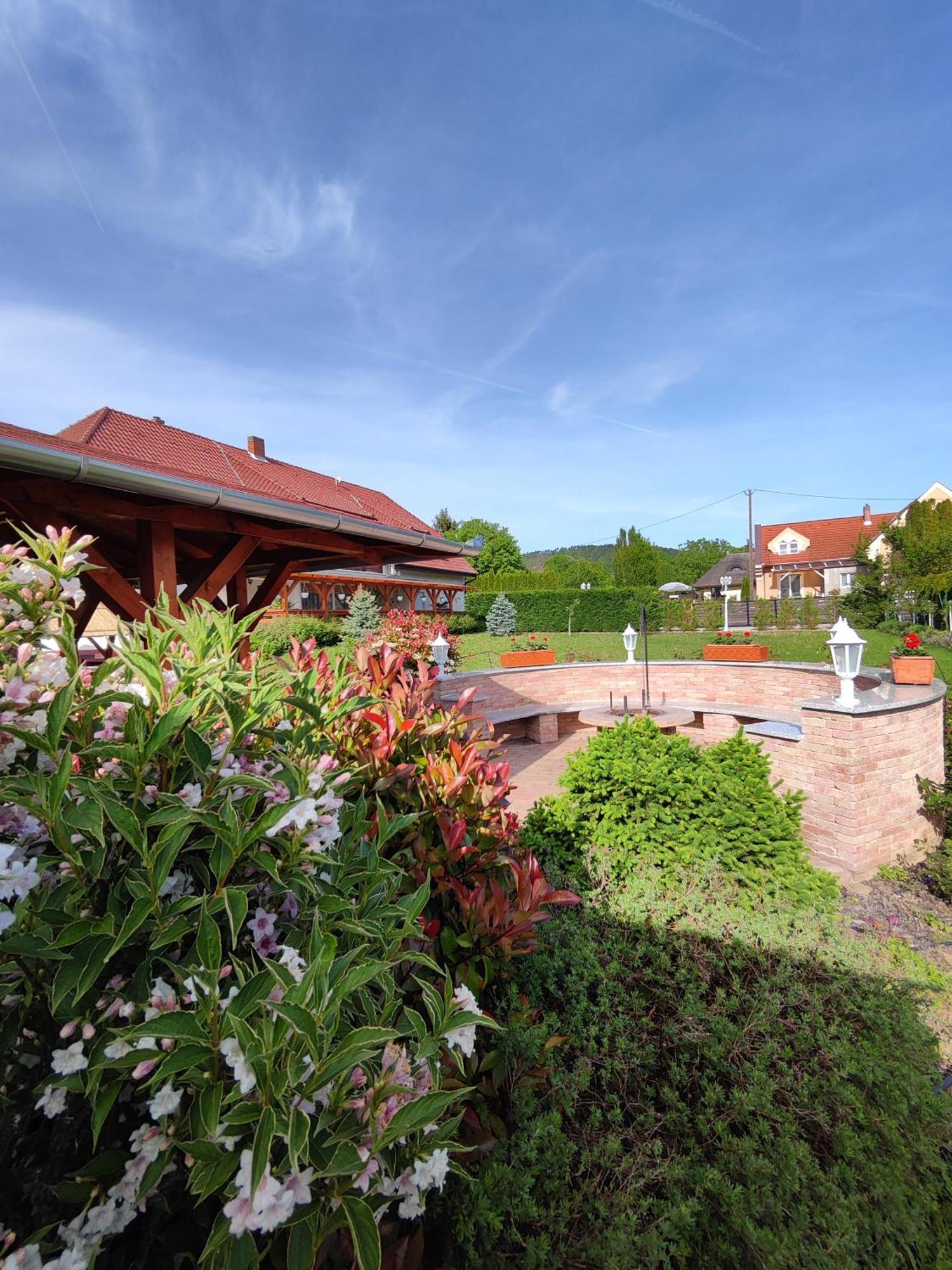 Ferienwohnung Havasi Ueduelohaz Gyenesdiás Exterior foto