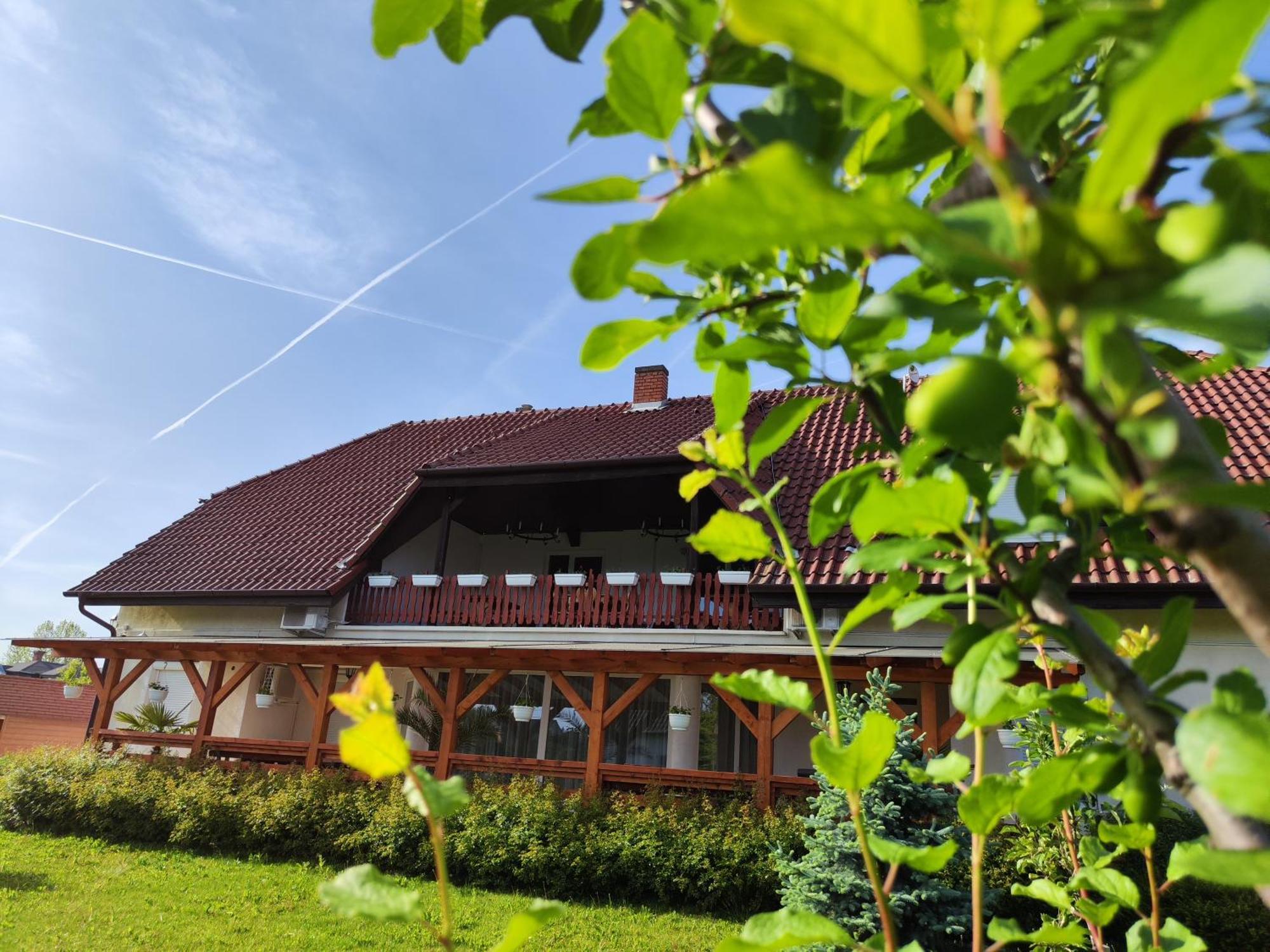 Ferienwohnung Havasi Ueduelohaz Gyenesdiás Exterior foto